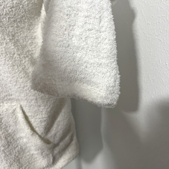 HUE Women’s Cream Color Medium Sherpa Style Sweater with Front Pocket Warm,Cozy - Picture 3 of 8